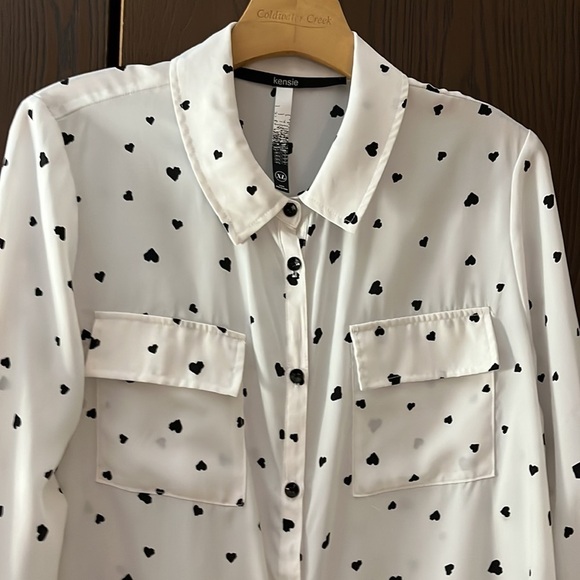 Kenzie Long sleeve blouse with heart design. Size XL - Picture 3 of 4